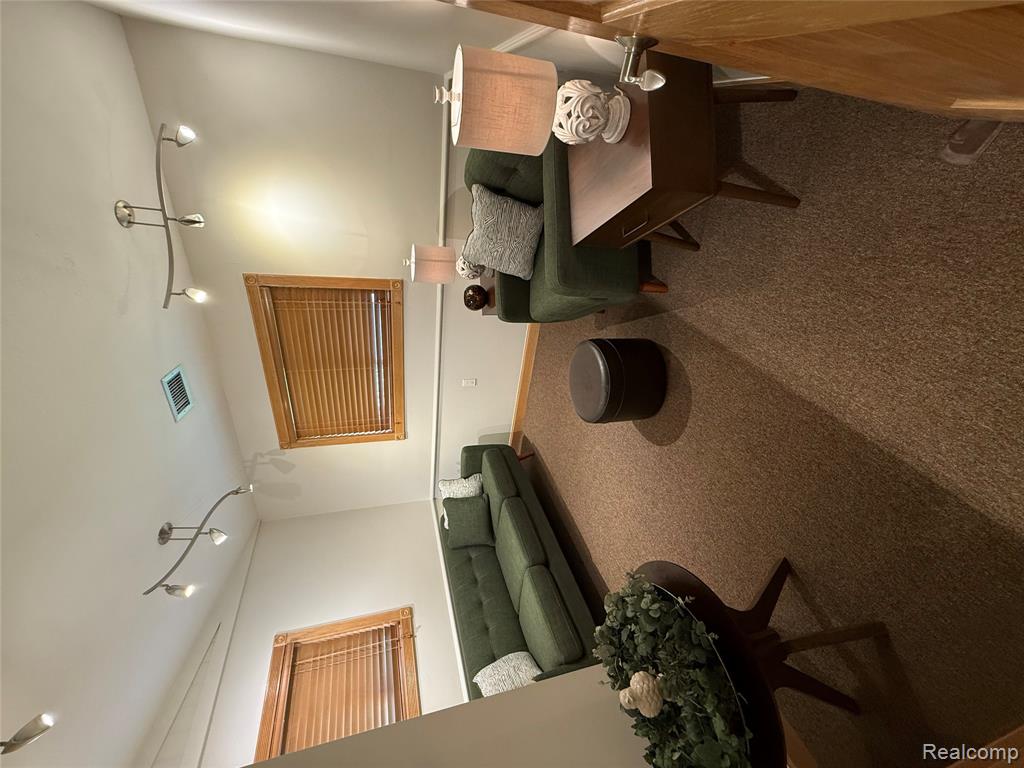 5619 HIGHLAND Road, Waterford, MI 48327 — Photo 11