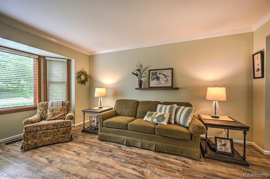 978 Oak Ridge Circle, Brighton, MI 48116 — Photo 9