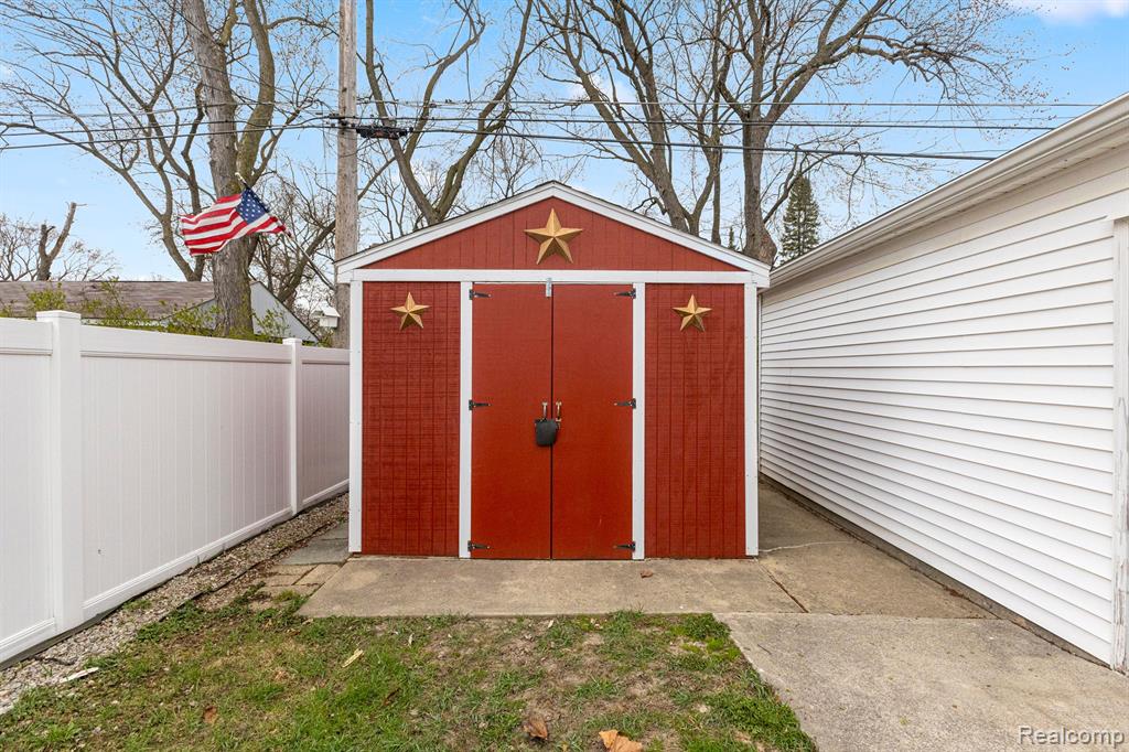 4928 RAYMOND Avenue, Dearborn Heights, MI 48125 — Photo 26
