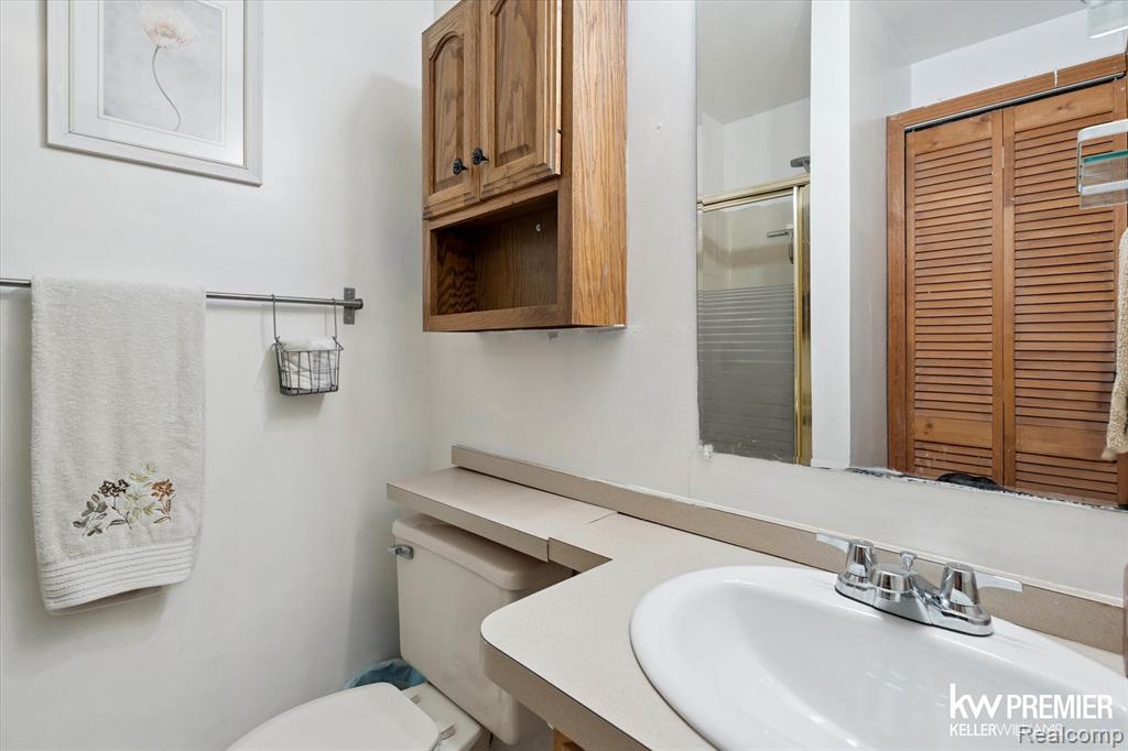 6421 Prairie Lawn Drive, Waterford, MI 48329 — Photo 18