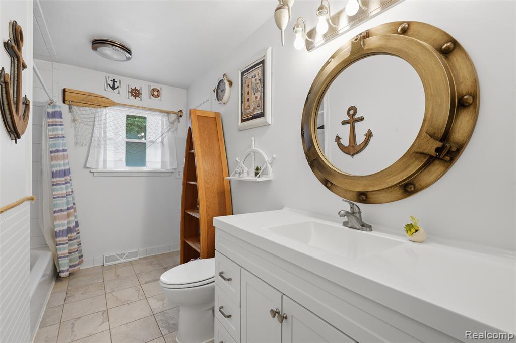 5233 Van Winkle Street, Brighton, MI 48116 — Photo 8