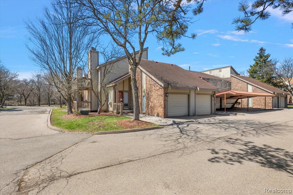 7361 Radcliff Drive, West Bloomfield, MI — Photo 3