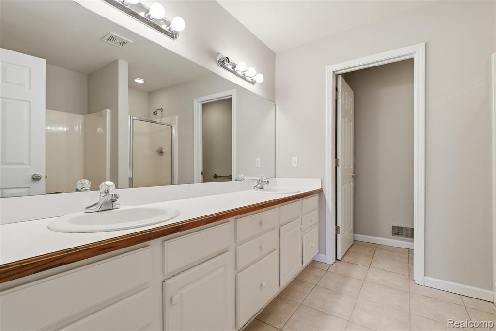 8091 Prestonwood Court, Flushing, MI 48433 — Photo 22