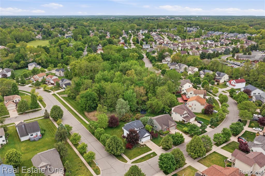 8576 Barrington Drive, Ypsilanti, MI 48198 — Photo 43