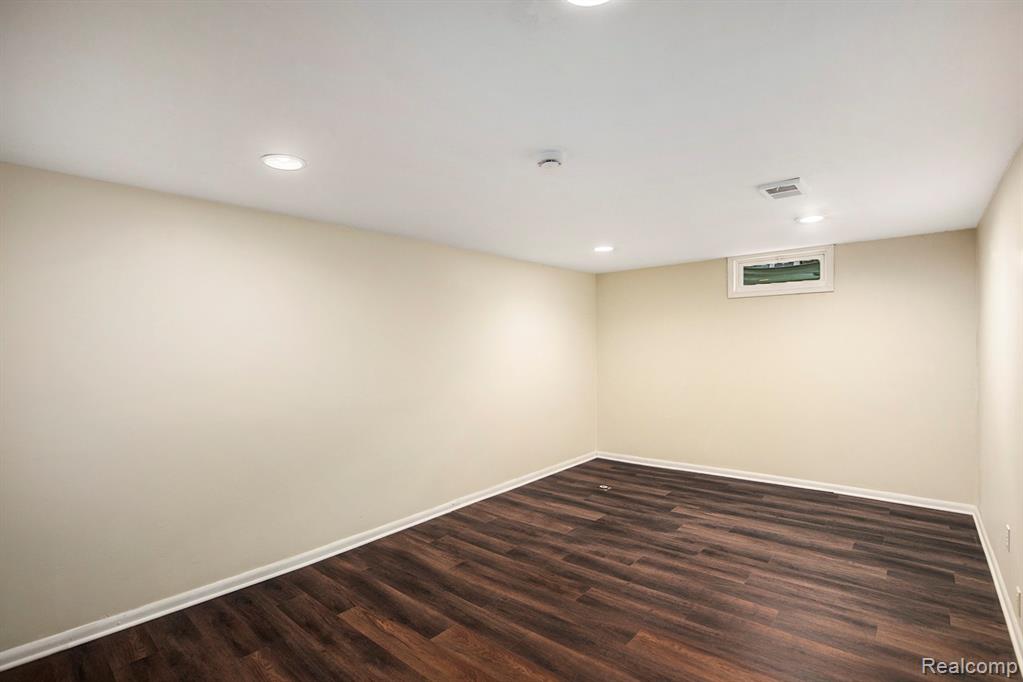 5111 Paro Drive, Flint, MI 48506 — Photo 12