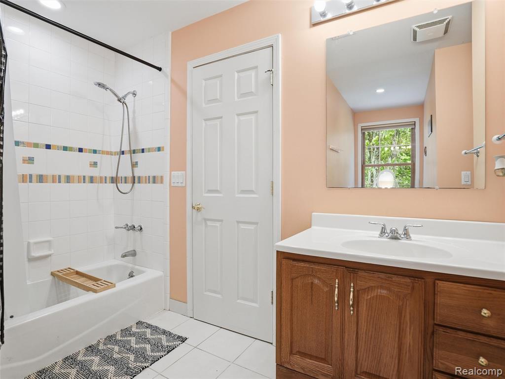 5790 Roberts Road, Cottrellville, MI — Photo 58