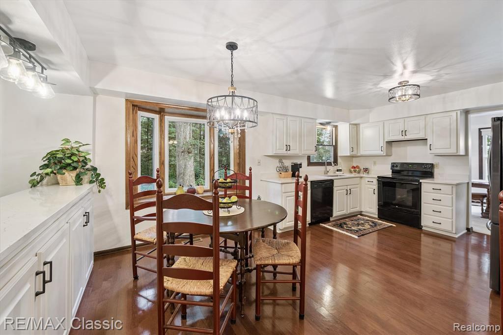 1561 Waters Edge Court, Wixom, MI 48393 — Photo 17