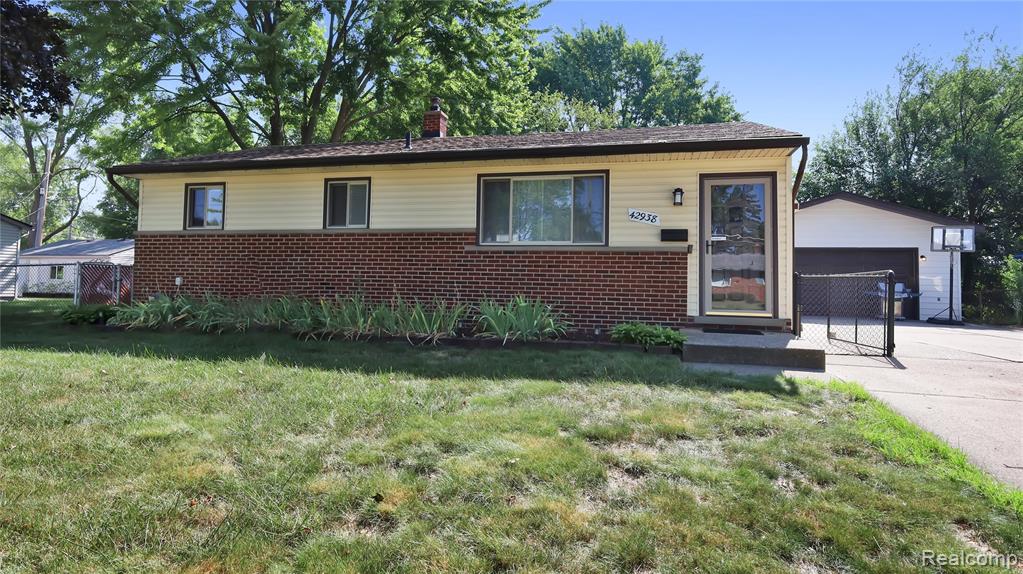 42938 Gainsley Drive, Sterling Heights, MI 48313 — front exterior