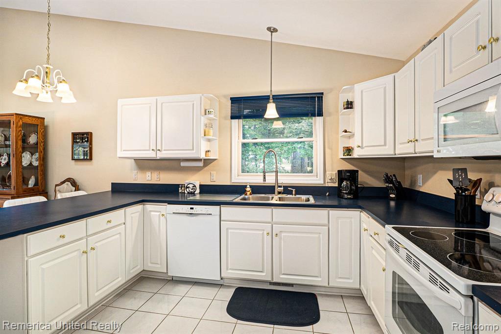 2763 BRECKENRIDGE Drive, Brighton, MI 48114 — Photo 12