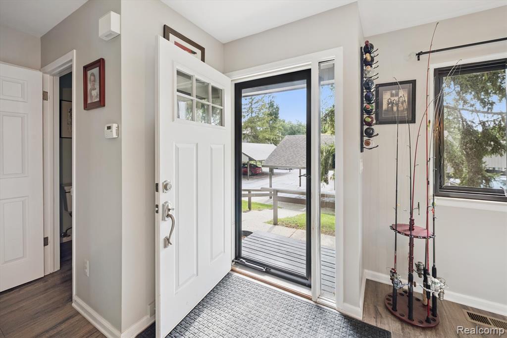 566 Foxboro Square, Brighton, MI 48116 — Photo 2