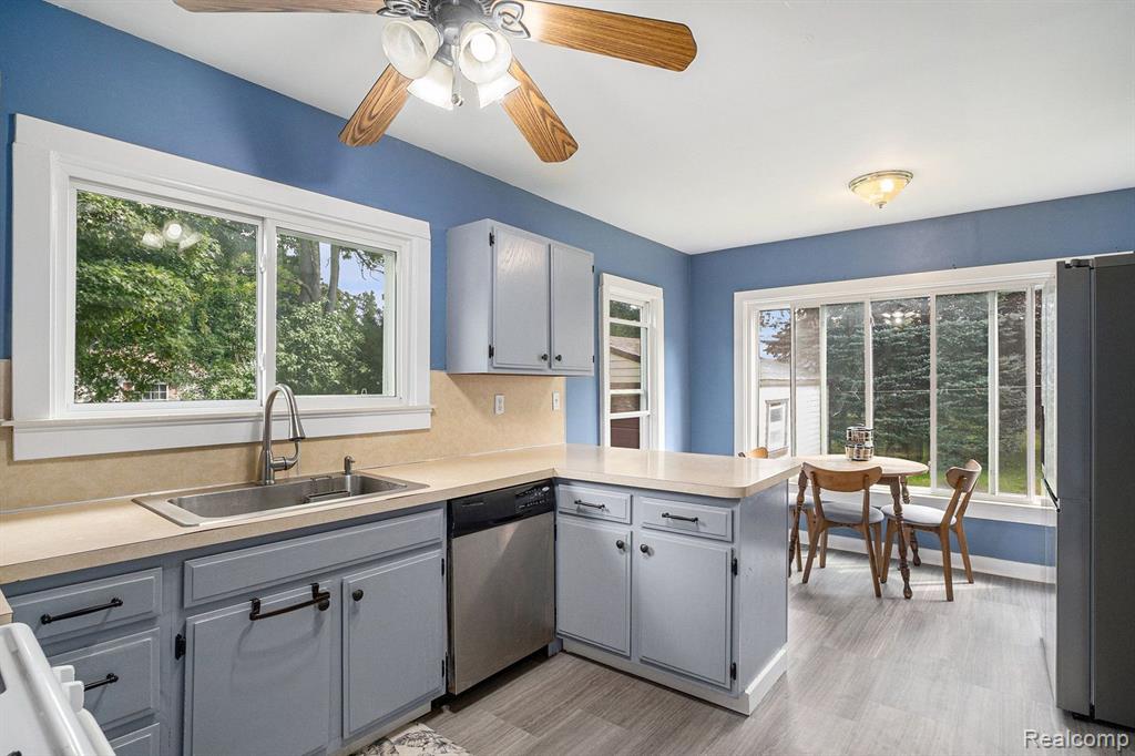 110 LAKE Street, Holly, MI 48442 — Photo 9