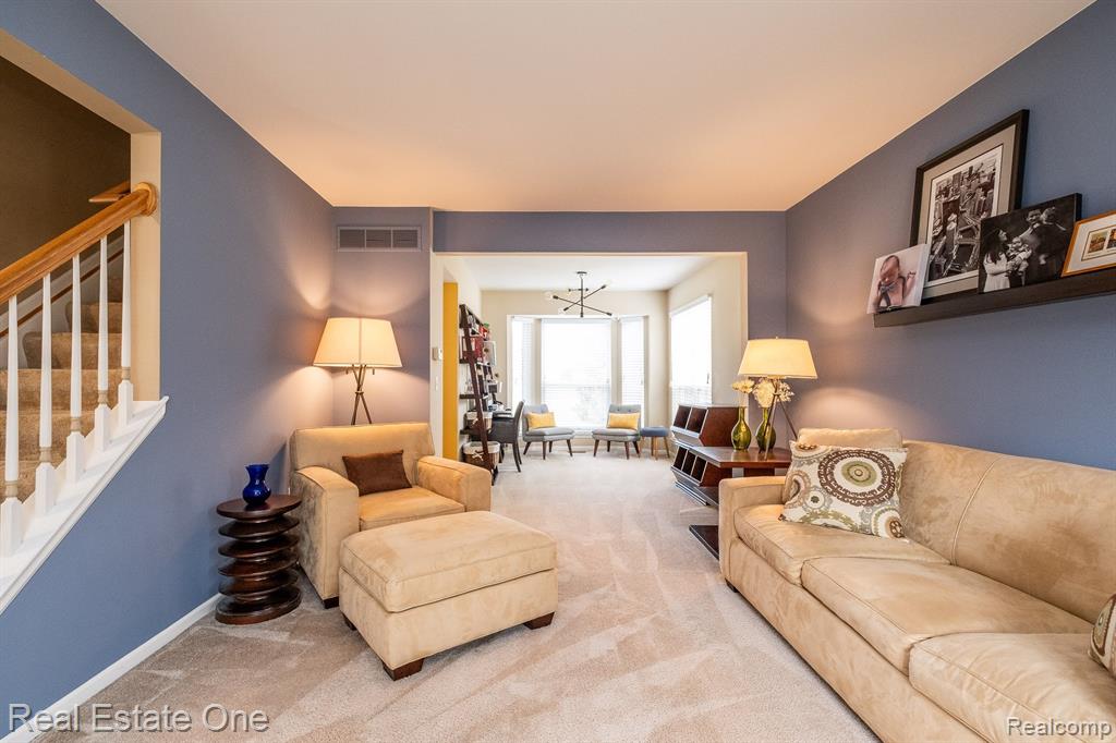 7265 WILLOW OAK Drive, West Bloomfield, MI 48324 — Photo 9