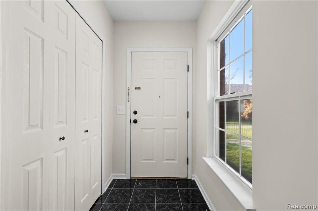 1664 CAMPAU FARMS Circle, 81-17, Detroit, MI 48207 — Photo 21