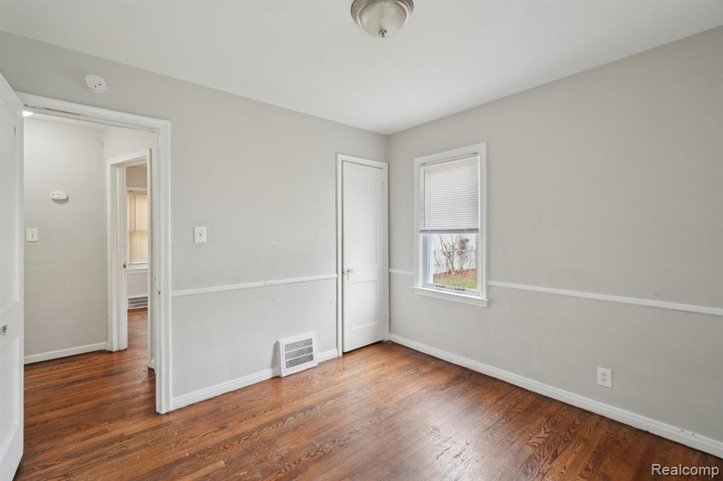 19717 Kenosha Street, Harper Woods, MI 48225 — Photo 19