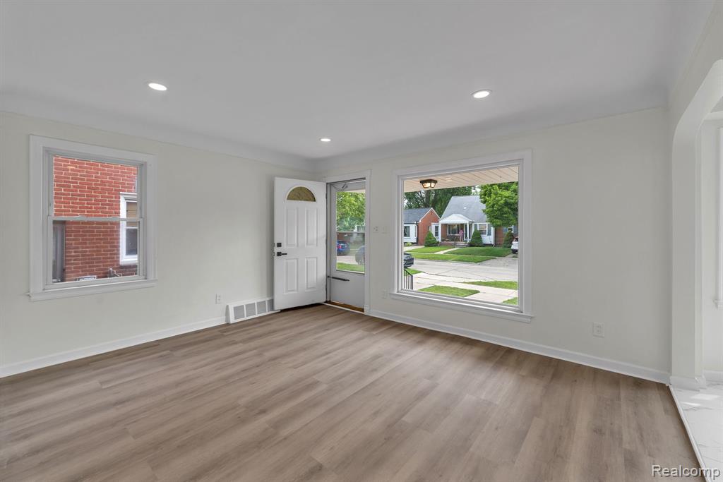 10015 Marion, Redford, MI 48239 — Photo 15