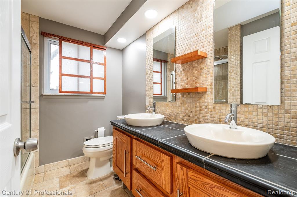 4256 BIEBER Drive, Sterling Heights, MI 48310 — Photo 27