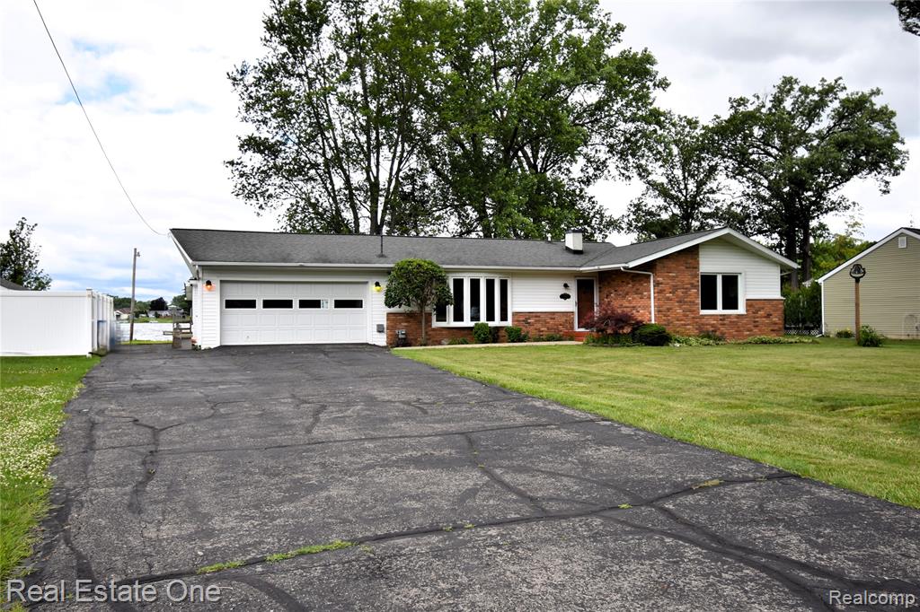 11422 Skyline Drive, Fenton, MI 48430 — Photo 2