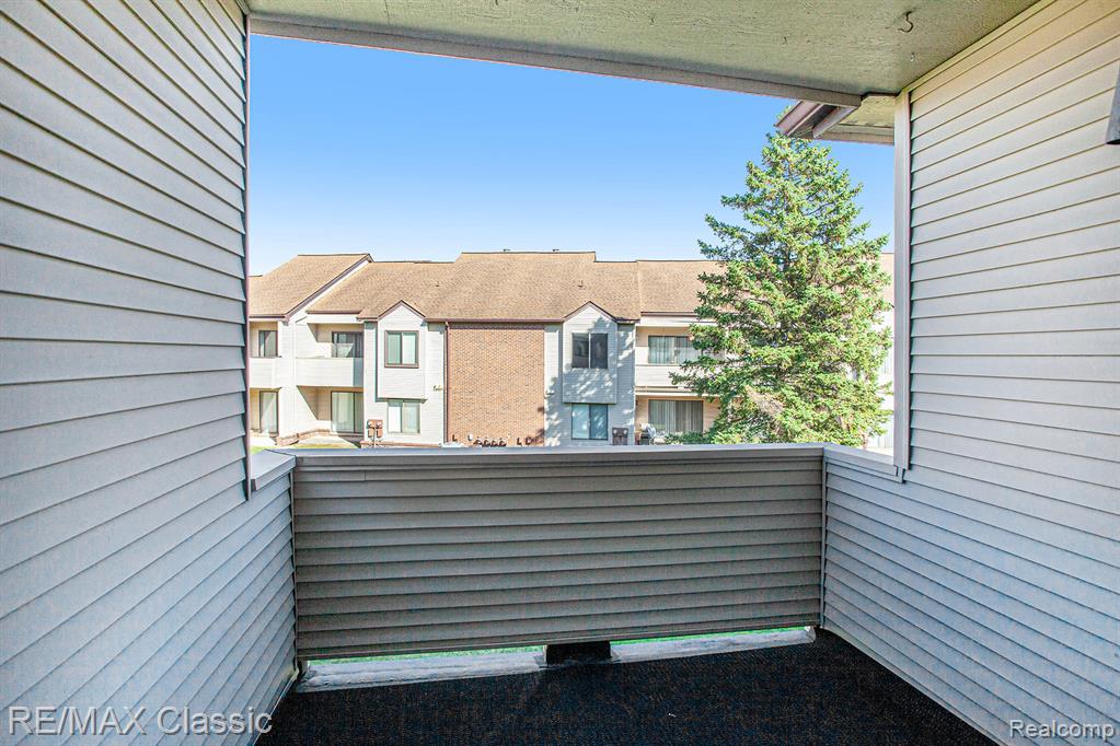 6619 Ridgefield Circle, 205, West Bloomfield, MI — Photo 15