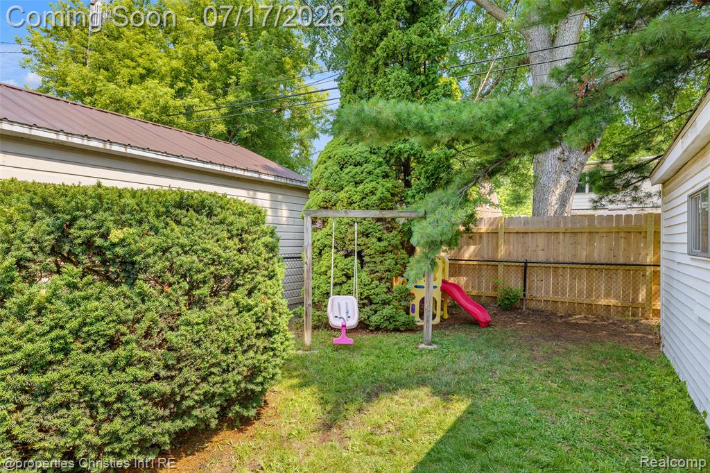 20855 Lochmoor Street, Harper Woods, MI 48225 — Photo 41