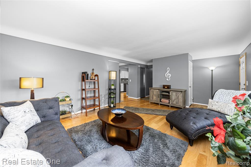 2262 Kohler Street, Waterford, MI 48329 — Photo 10