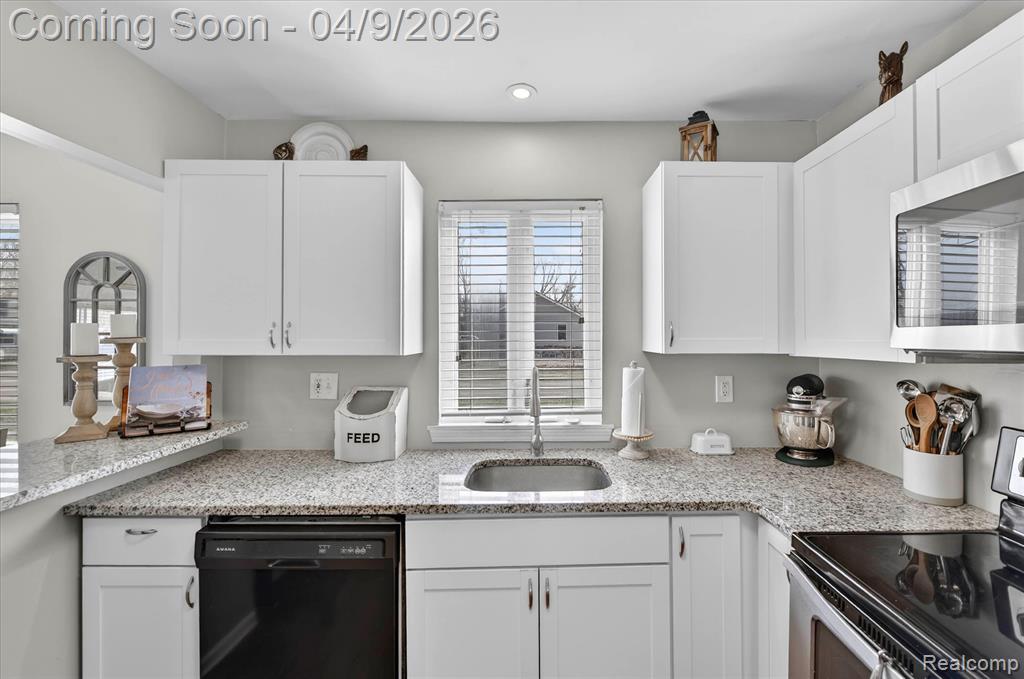 3315 Warringham Avenue, Waterford, MI 48329 — Photo 11
