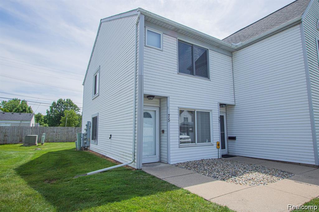 75 ROSEBUD Lane, Mount Clemens, MI 48043 — Photo 2