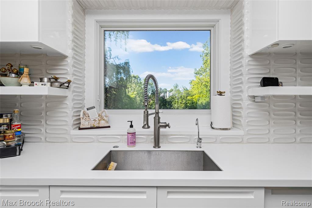 7102 Alta Vista Drive, West Bloomfield, MI — Photo 22