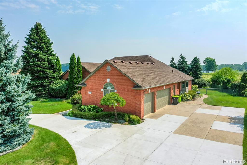 51384 Indian Pointe Drive, Macomb, MI 48042 — Photo 3