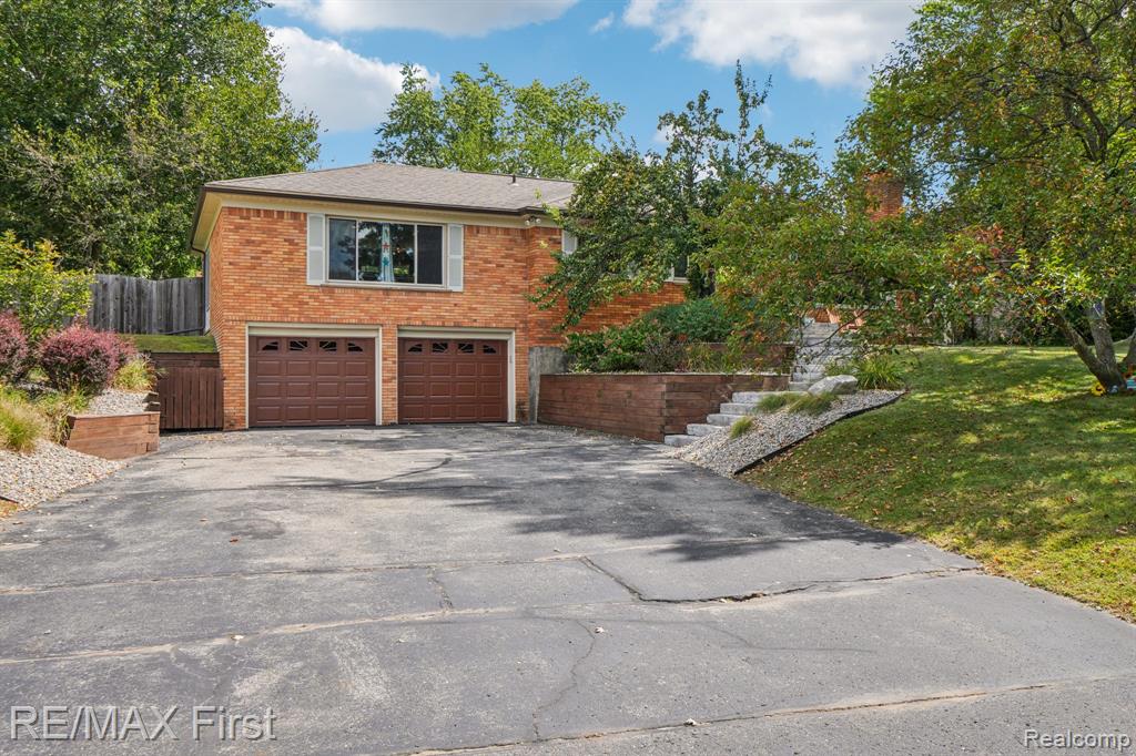 6024 Overlook, Clarkston, MI — Photo 2
