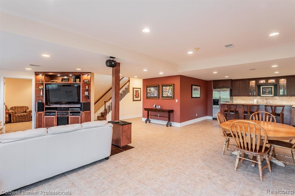 26270 VALHALLA Drive, Farmington Hills, MI 48331 — Photo 31
