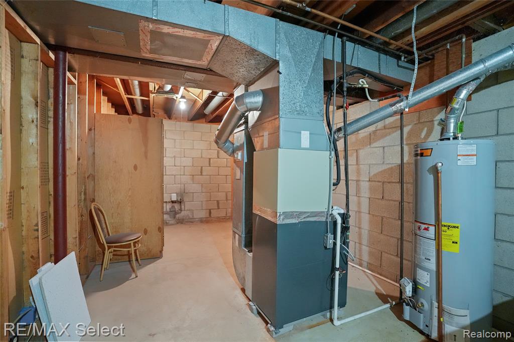4290 Hedgethorn Circle, Burton, MI 48509 — Photo 39