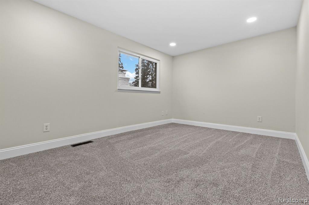 7451 ADMIRALTY Drive, Canton, MI 48187 — Photo 23