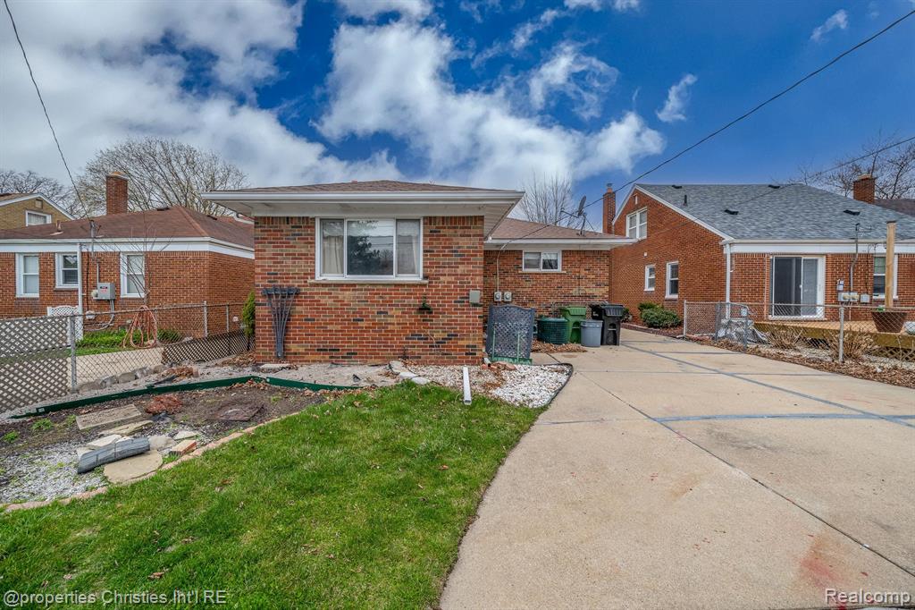 7631 ROBINSON Avenue, Allen Park, MI 48101 — Photo 23