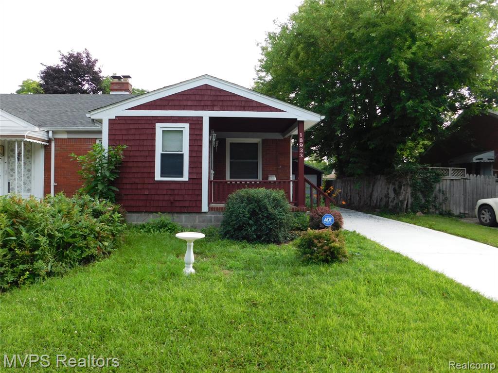 18925 Roscommon Street, Harper Woods, MI 48225 — Photo 2