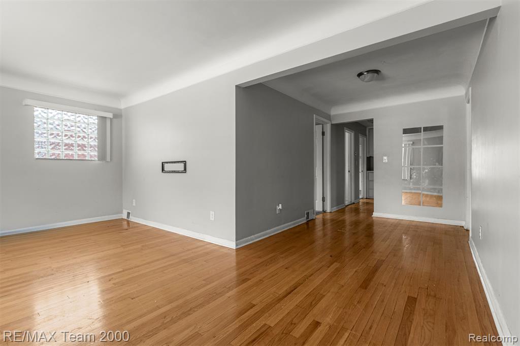 20295 Huntington Road, Detroit, MI 48219 — Photo 8