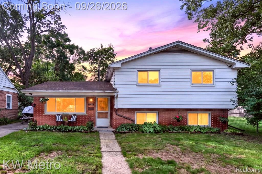 348 E Evelyn Avenue, Hazel Park, MI 48030