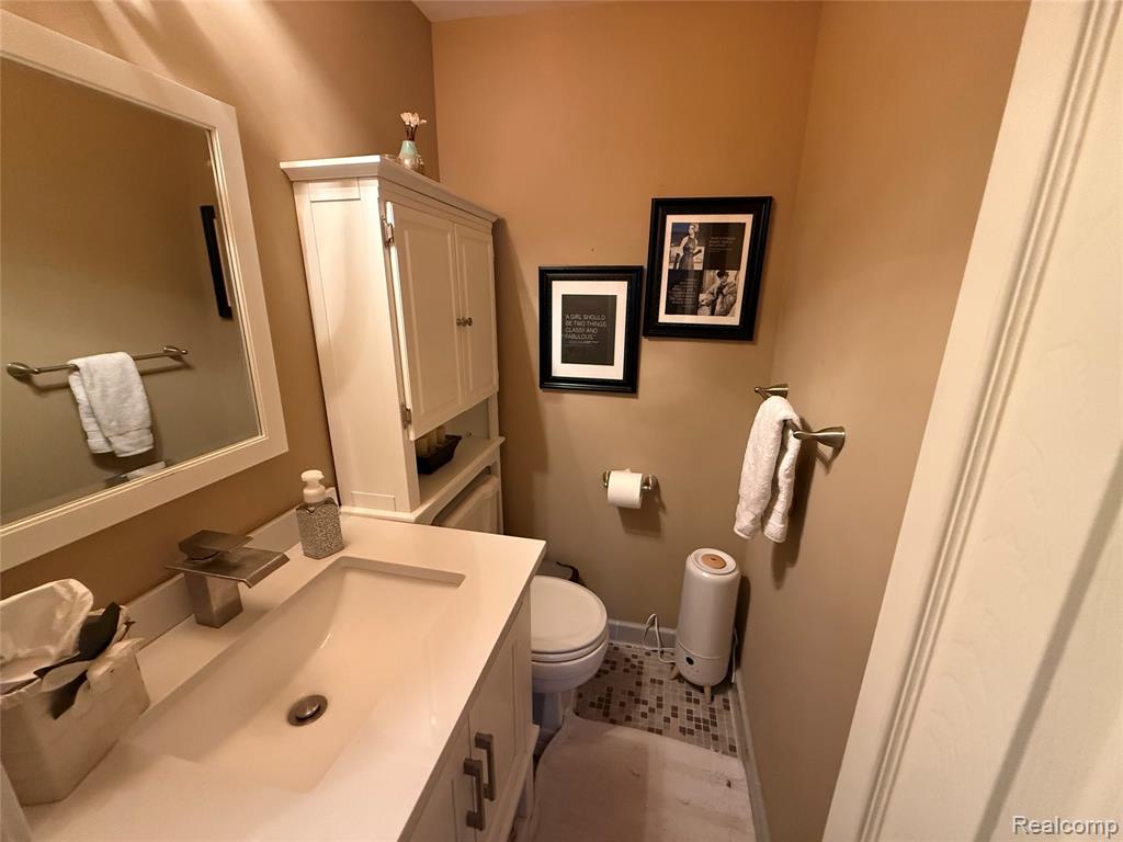 1645 Blairmoor Court, Grosse Pointe Woods, MI 48236 — Photo 25