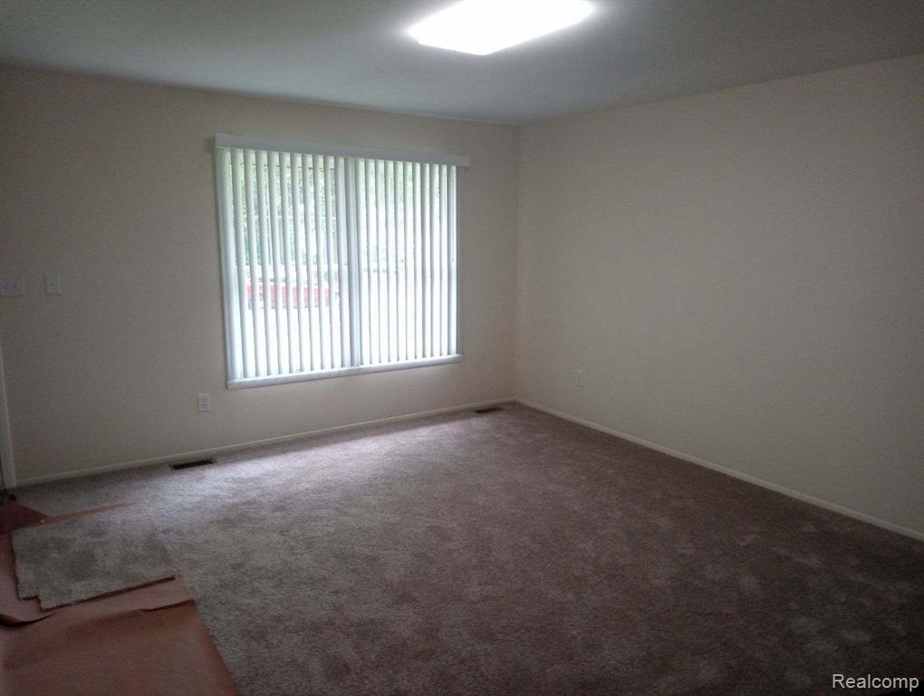 8558 BUCKINGHAM Drive, Ypsilanti, MI 48198 — Photo 3