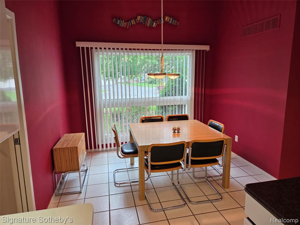 5274 Simpson Lake Road, West Bloomfield, MI 48323 — Photo 18