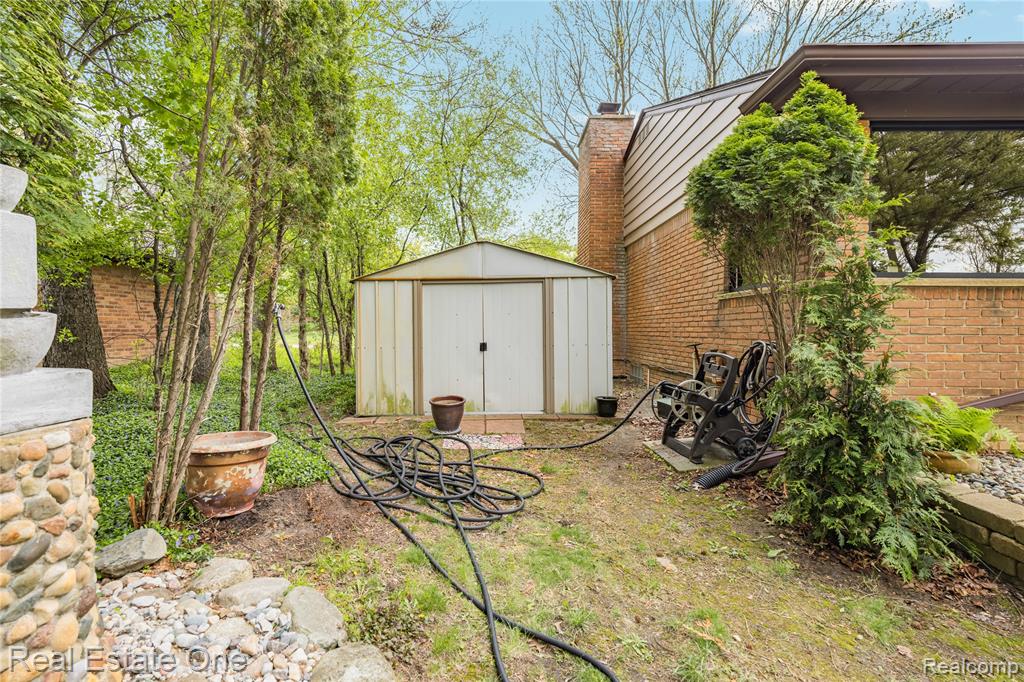26336 Pillsbury Street, Farmington, MI 48334 — Photo 9
