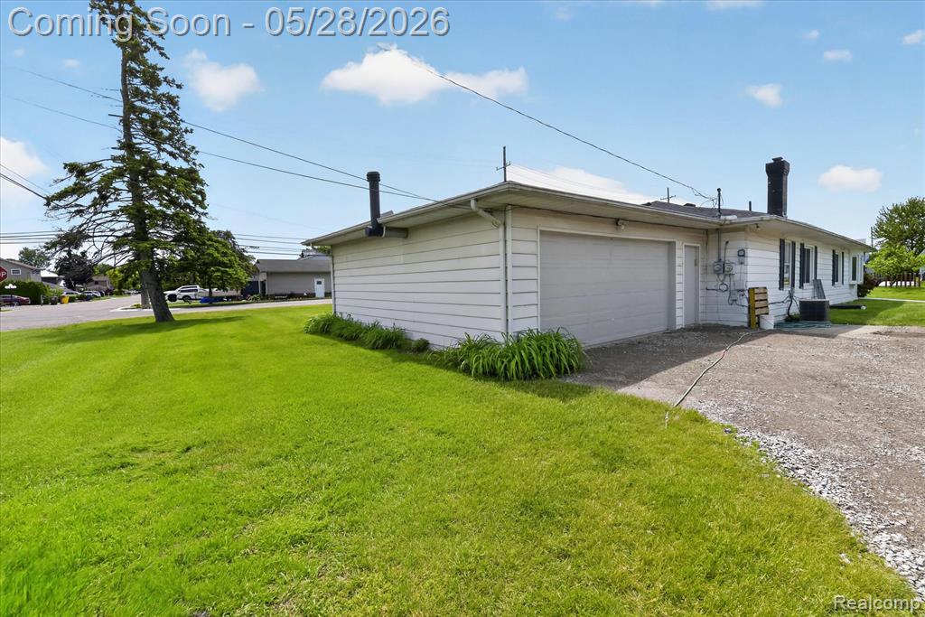 29886 Pointe Drive, Rockwood, MI — Photo 37