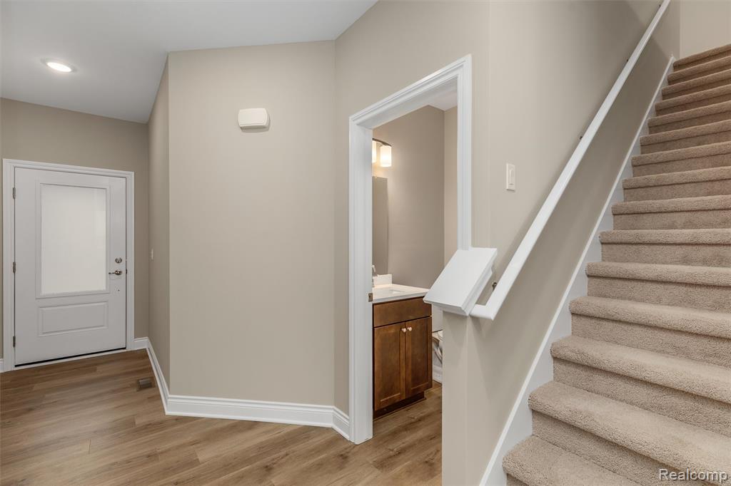 807 Balmoral Ln, Troy, MI 48085 — Photo 9