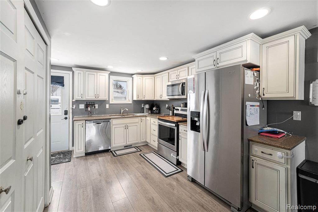 G4203 Van Slyke Road, Flint, MI 48507 — Photo 5