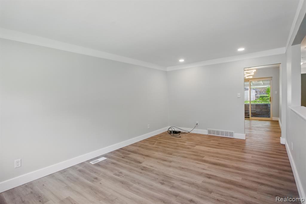 5028 LINDA Street, Warren, MI 48092 — Photo 8