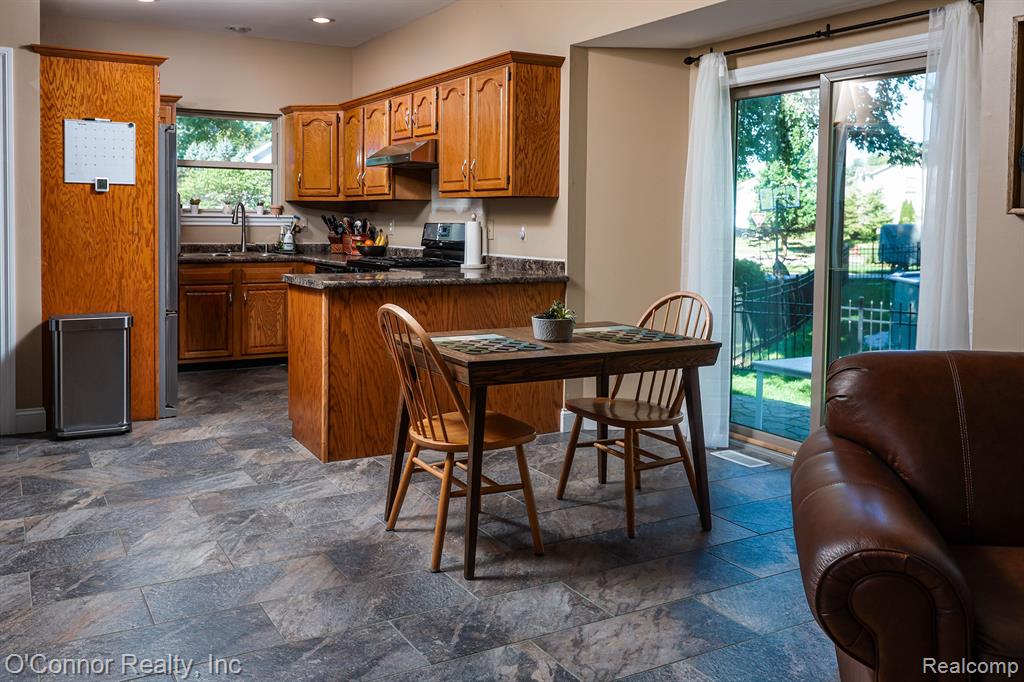 940 Covington Court, Marysville, MI 48040 — Photo 9