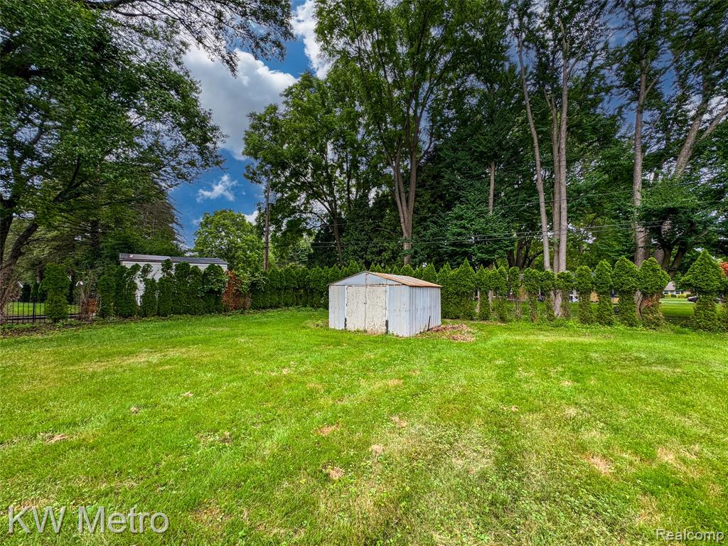 4096 CHESTNUT HILL Drive, Troy, MI 48098 — Photo 26