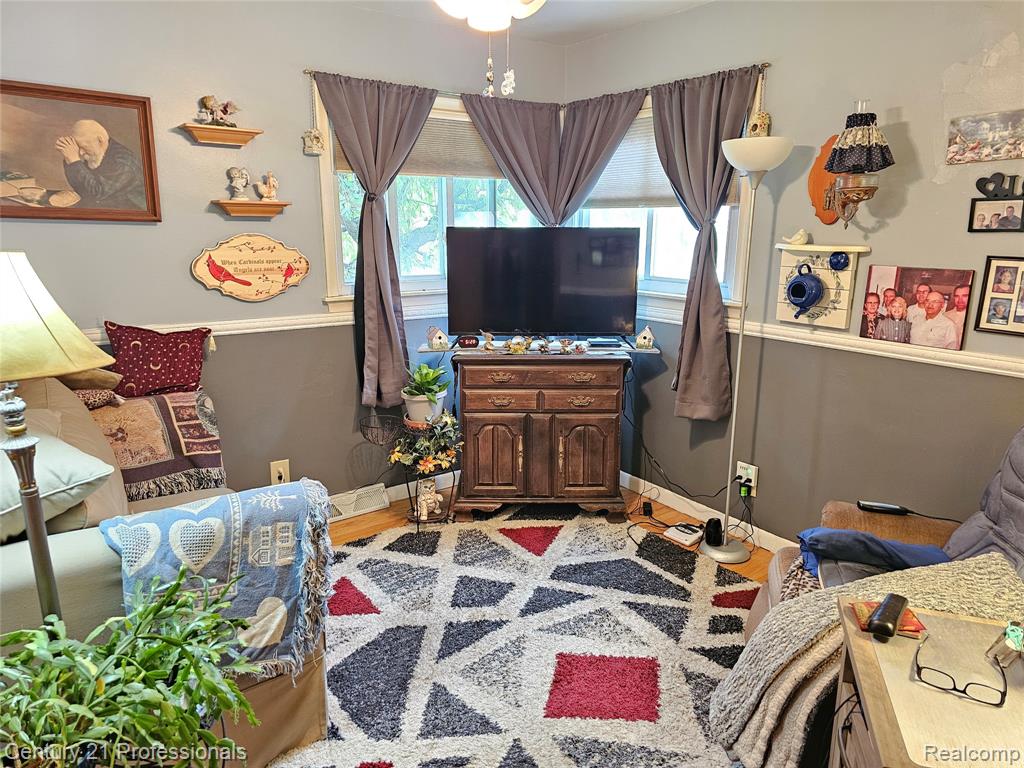 8876 Robindale, Redford, MI 48239 — Photo 24