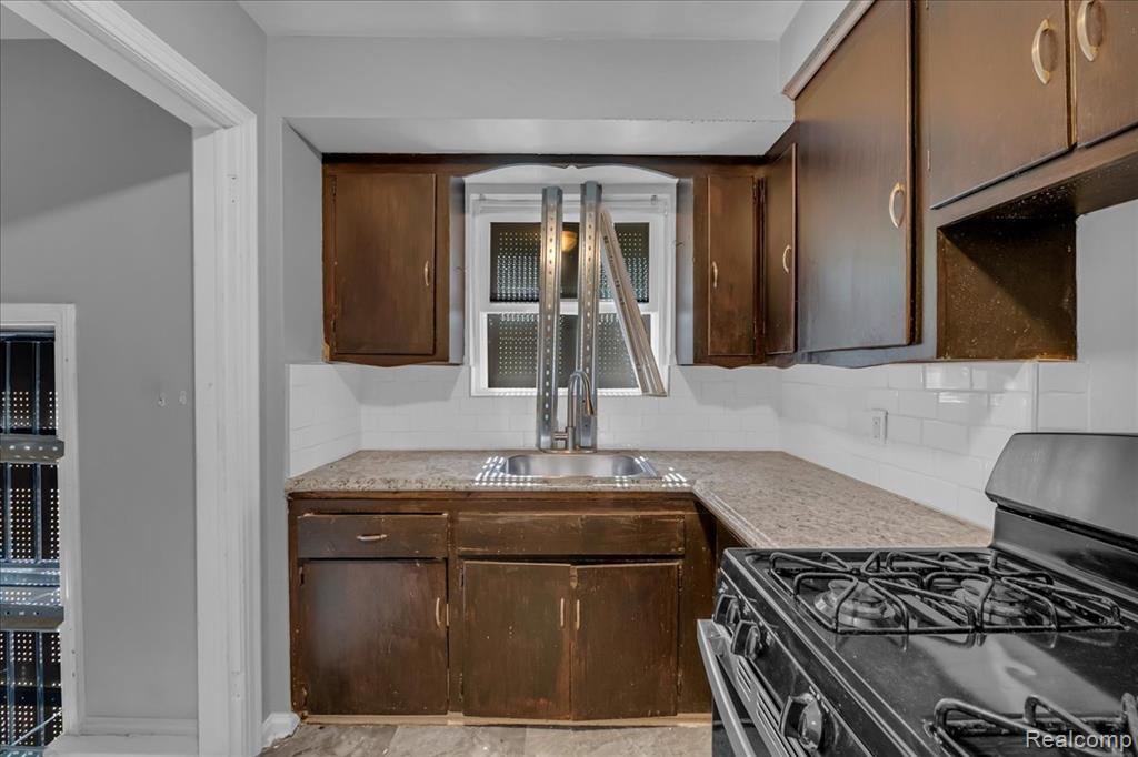 9935 Pierson St, Detroit, MI 48228 — Photo 4