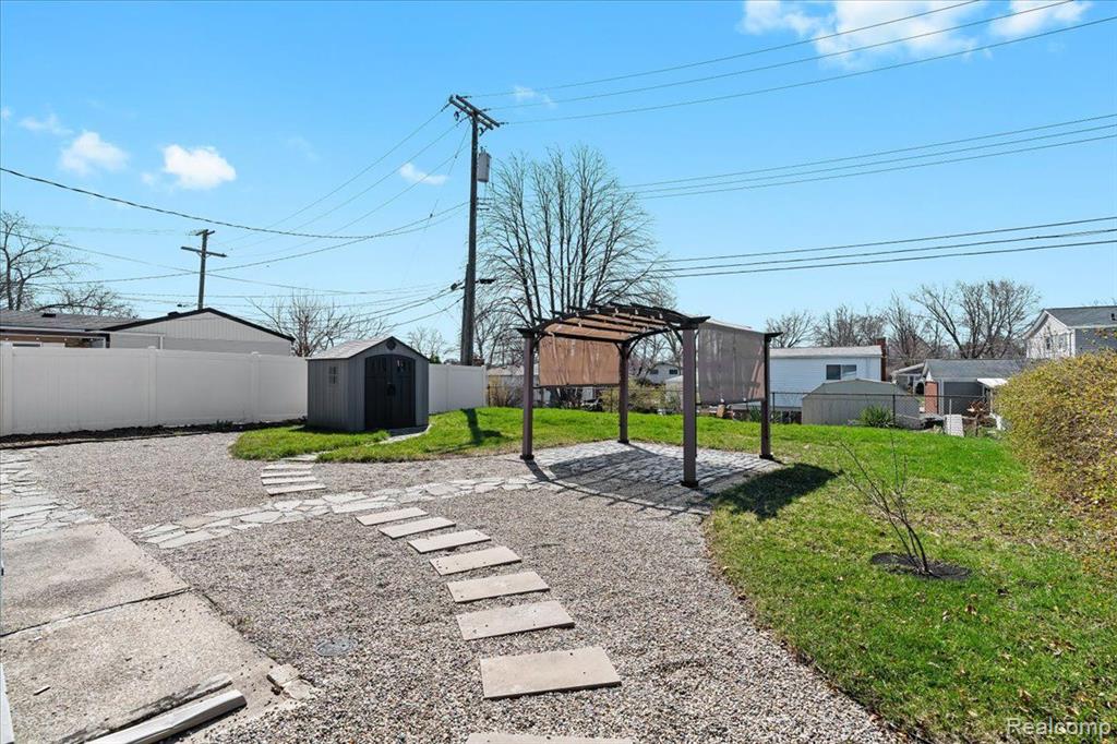 923 W Stephen Avenue, Clawson, MI — Photo 22