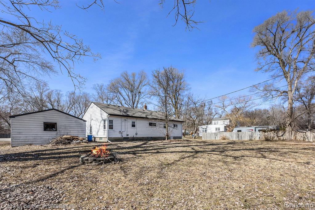 48 LINABURY Avenue, Waterford, MI 48328 — Photo 18